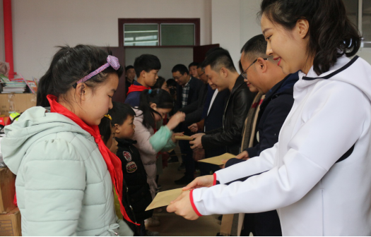 爱心不止步 市扶贫开发协会筹10万余元爱心款物送入困难群众手中(图4)