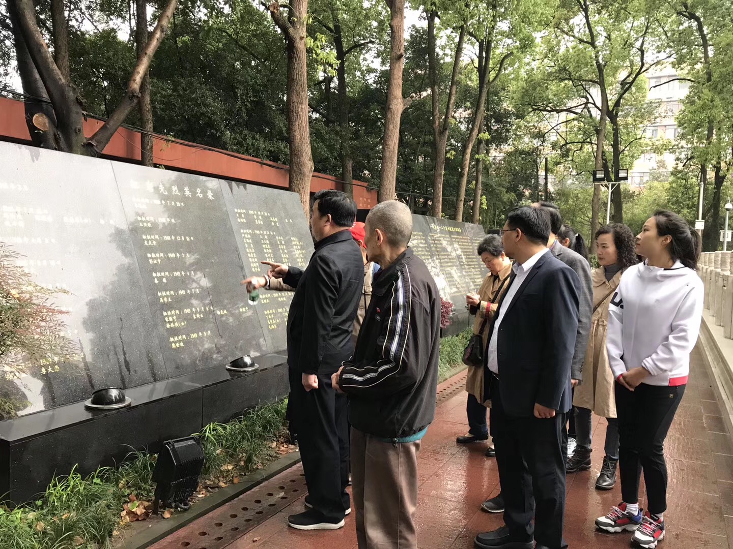 缅怀先烈，牢记使命(图2)