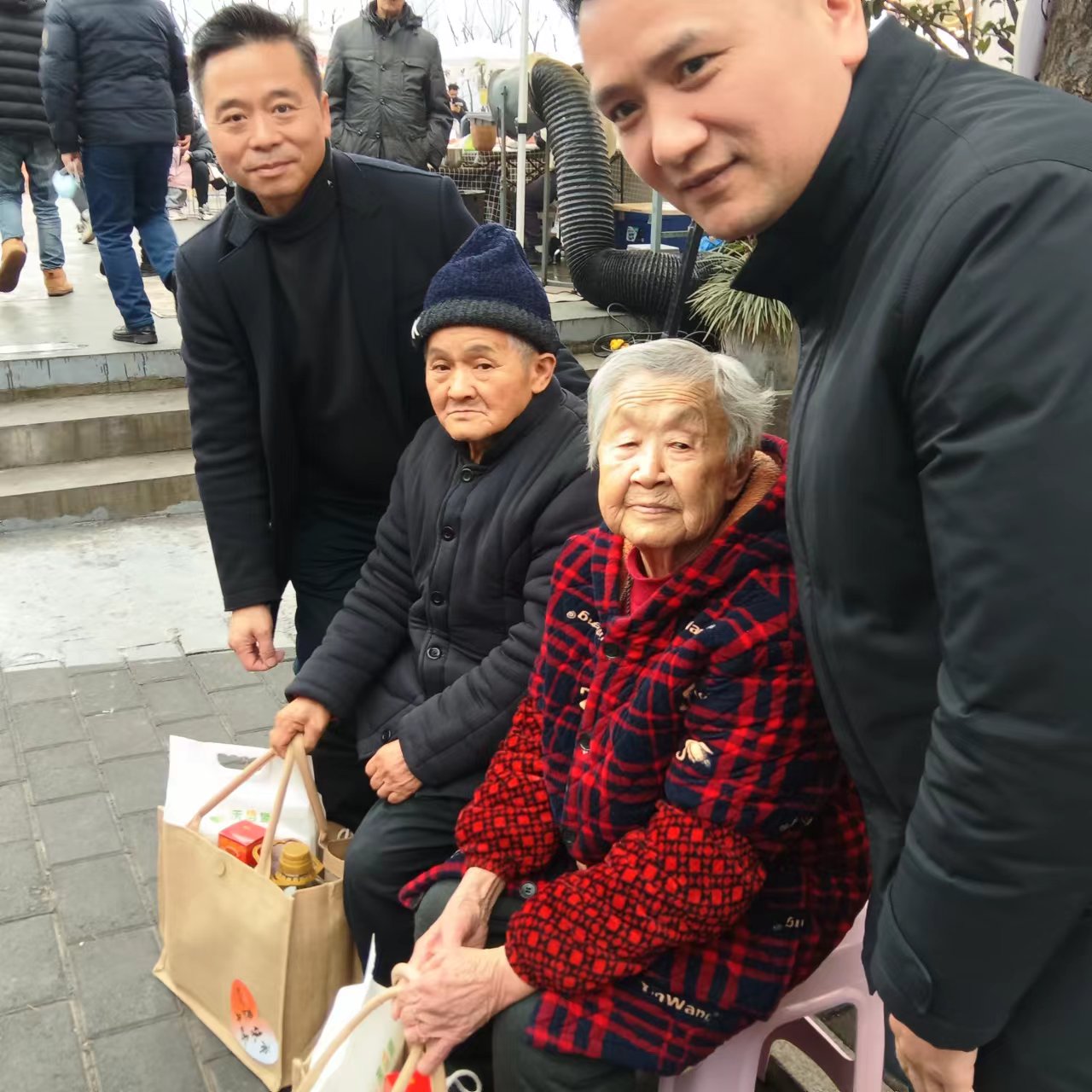 重庆市乡村发展协会消费帮扶走进社区彰显大爱(图8) 重庆市乡村发展协会消费帮扶走进社区彰显大爱(图8)