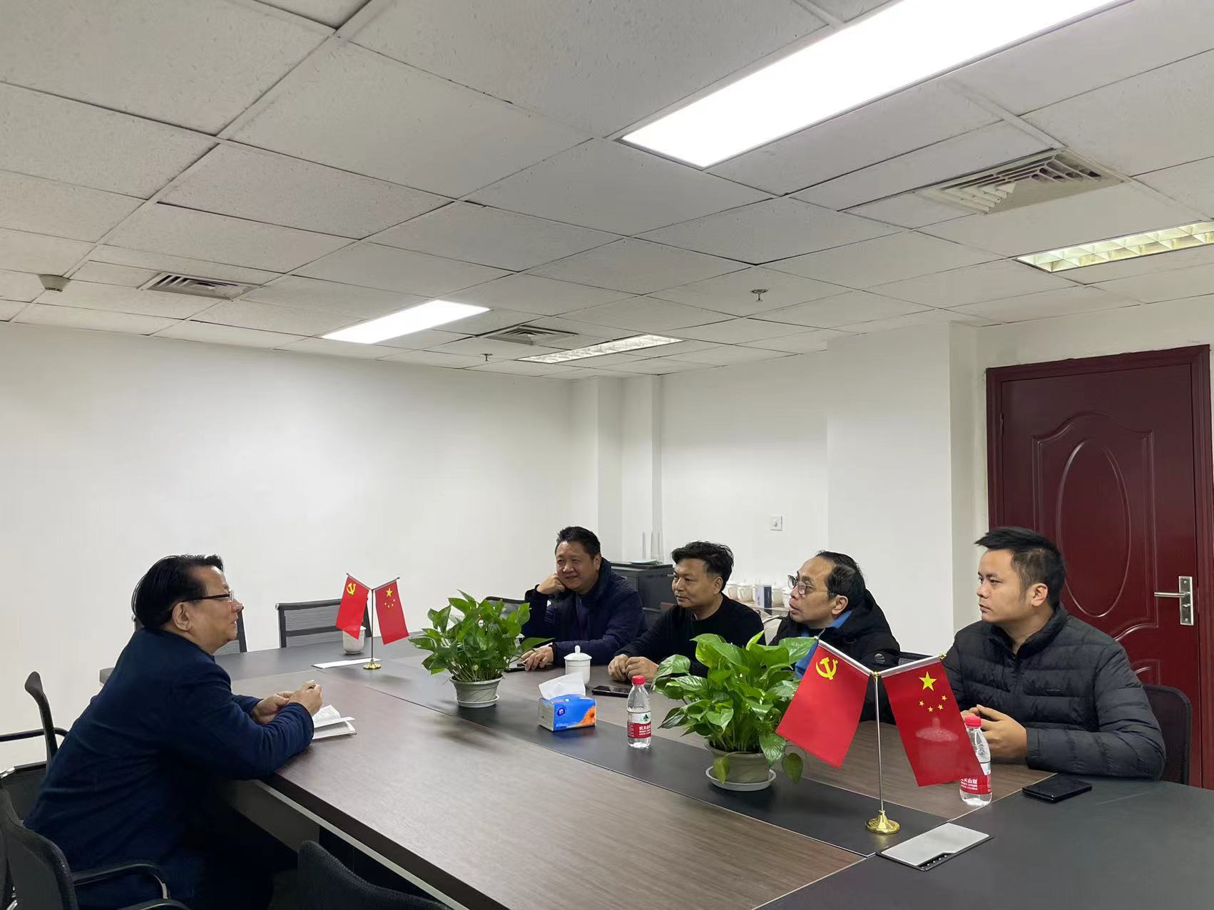 国企渝欧集团有关领导一行到访商谈有关工作(图3) 国企渝欧集团有关领导一行到访商谈有关工作(图3)