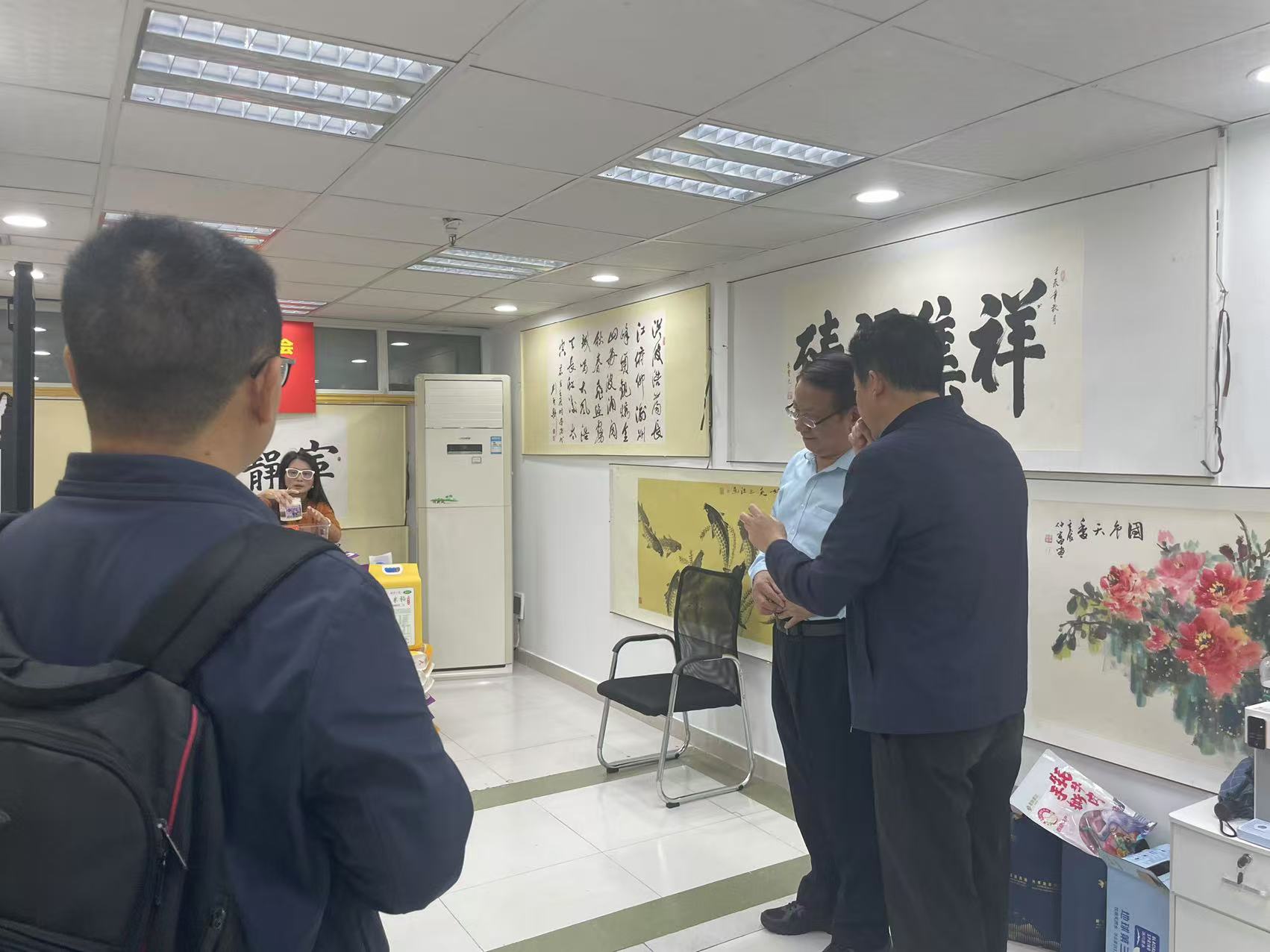 协会副会长单位---巫山乡村振兴协会会长徐斌、秘书长张永浩等专程到协会汇报工作(图2) 协会副会长单位---巫山乡村振兴协会会长徐斌、秘书长张永浩等专程到协会汇报工作(图2)